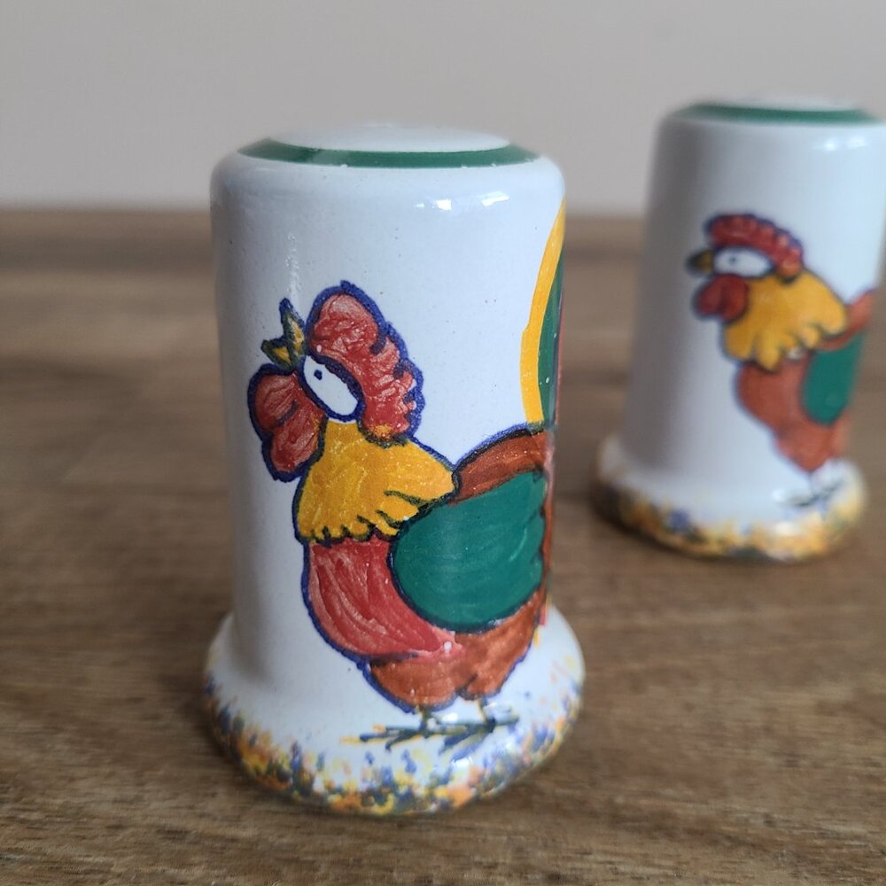 Vintage hand painted salt &pepper shakers with rooster and hen. - Picture 5 of 6